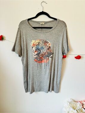 NWT Hem & Thread Gray Tee with Colorful Roaring Leopard Print M L